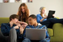 K-Pop, Netflix i LGBT. Specyficzna subkultura polskich nastolatek na Twitterze