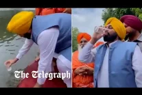Indyjski minister napił się wody ze świętej rzeki i dostał s..czki