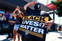 Sondaż: Większość Białych amerykanów nie popiera Black Lives Matter