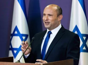 Premier Izraela tłumaczy dlaczego zaszczepieni tylko 2 dawkami chorują częściej