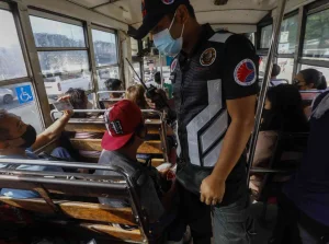 Filipiny: Niezaszczepieni nie mogą jeździć autobusami w stolicy kraju