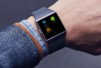 Fitbit Ionic: smartwatch może być niebezpieczny. Google ostrzega