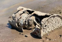 Odnaleźli ludzkie szczątki ukryte w beczce zatopionej na dnie jeziora - video