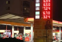 Sondaż: 73 proc. Polaków chce sankcji na ropę i gaz z Rosji