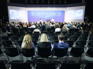 Doradca Zełenskiego: W Davos mówi się o powrocie do interesów z Rosją