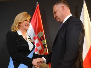 Davos. Andrzej Duda odznaczył prezydent Chorwacji Orderem Orła Białego