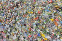 Enzym zaprojektowany przez AI może pożreć plastikowe śmieci w kilka godzin