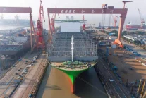 Chińczycy oddali do użytku największy kontenerowiec na świecie