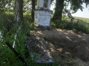 Na Białorusi rozkopano groby polskich żołnierzy i wyrzucono ich szczątki....