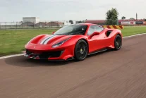 Większość aut Ferrari wyprodukowanych po 2005 roku ma błąd układu hamulcowego.