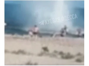 Wybuch miny, która przydryfowała do brzegu. Zatoka w regionie Odessy