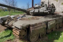 Ruskie czołgi już z fabryki wyjeżdżają z atrapami osłon