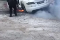 W Moskwie zapalił się samochód Tesli