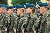 Kobiety w kamasze: będzie obowiązkowa kwalifikacja wojskowa dla kobiet