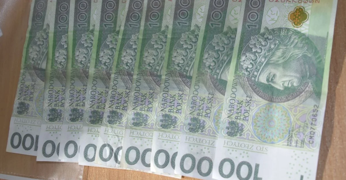 Nie mieli kasy, więc zaczęli ją drukować. W kilka dni wprowadzili banknoty do...