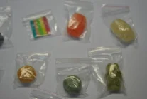 Pracownicy poczty zjedli żelki z LSD :DDDDD