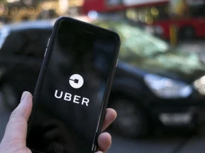 Taksówkarze zwyciężyli. Uber tylko z licencją i w oznakowanych autach od 2020 r.